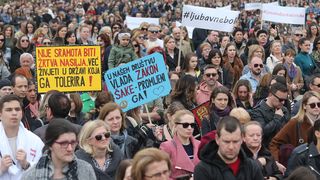 Prosvjed #spasime: Tomislavov trg u Zagrebu pun ljudi, došao i Plenković Prosvjed #spasime: Tomislavov trg u Zagrebu pun ljudi, došao i Plenković