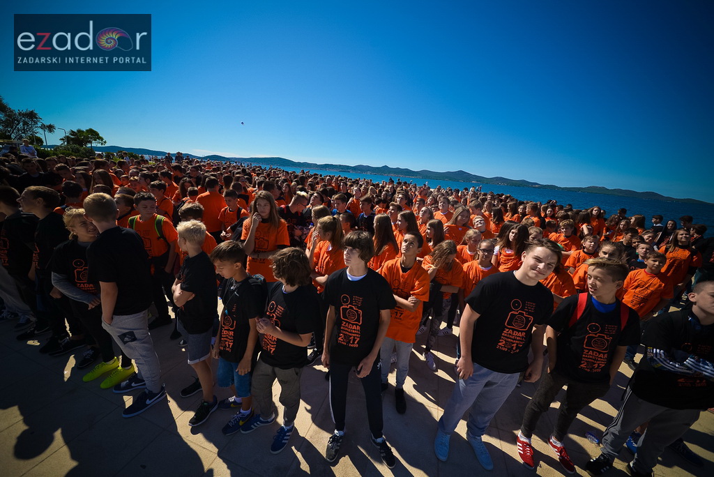 #ZDBT2017: Snimanje Milenijske fotografije košarkaške lopte na Pozdravu suncu #ZDBT2017: Snimanje Milenijske fotografije košarkaške lopte na Pozdravu suncu