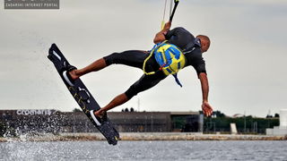 Kiteri guštali u refulima ninske bure Kiteri guštali u refulima ninske bure