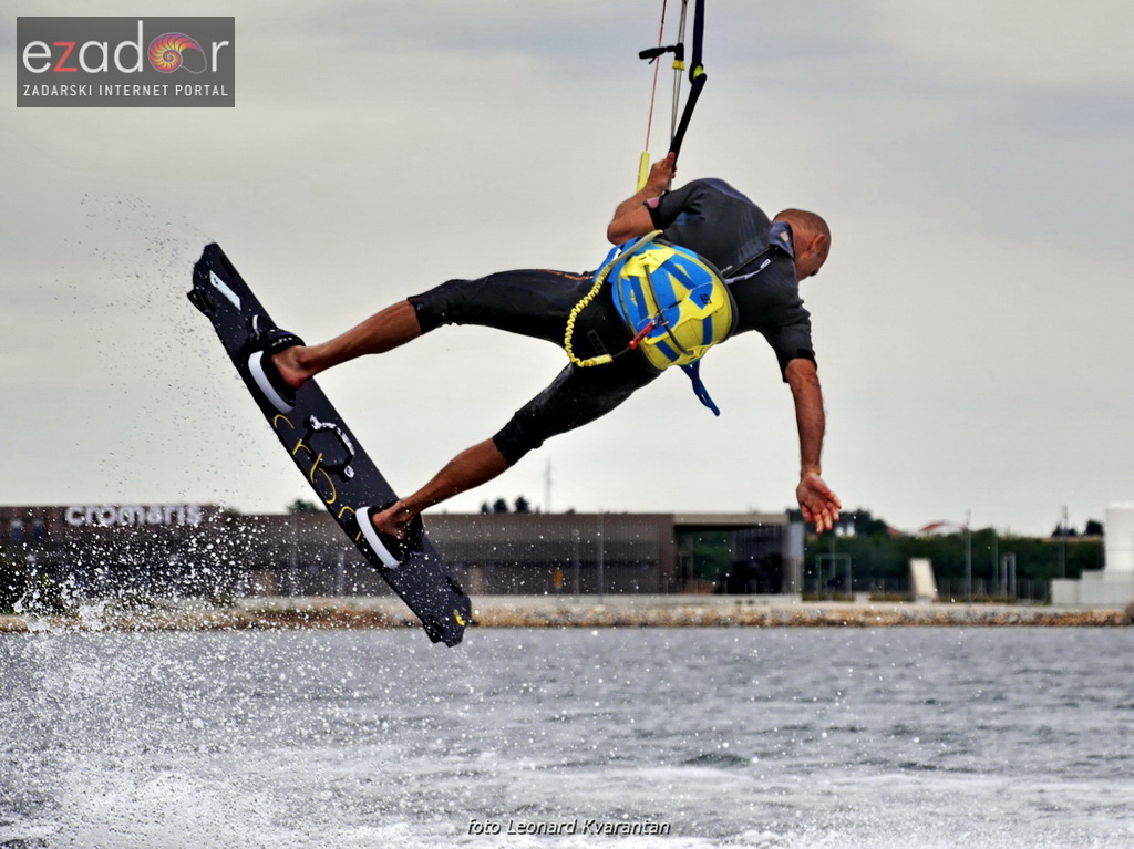 Kiteri guštali u refulima ninske bure Kiteri guštali u refulima ninske bure
