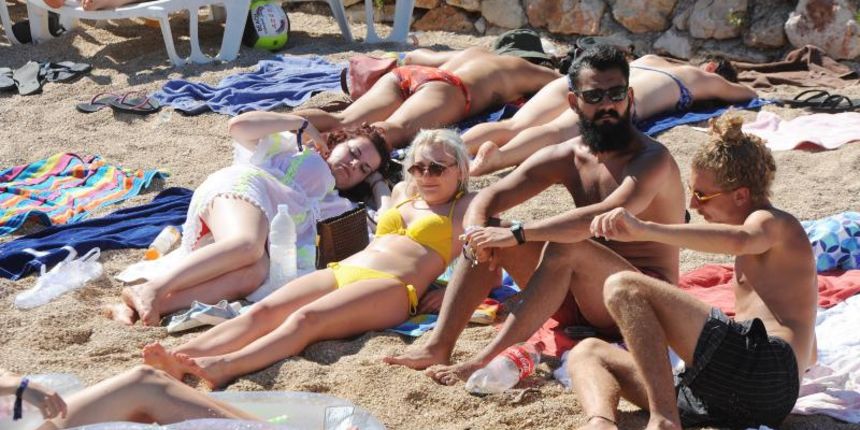 Tisno – Drugog dana Garden festivala posjetitelji uzivali u zabavi na plazi. Photo: Hrvoje Jelavic/PIXSELL