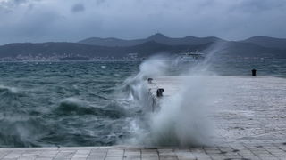 Igra valova na zadarskoj rivi 7. studenog 2014.  Foto: Roberto Lerga