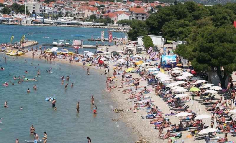 Uživanje u ljetu na vodičkim plažama. Photo: Duško Jaramaz/PIXSELL Uživanje u ljetu na vodičkim plažama. Photo: Duško Jaramaz/PIXSELL