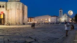 Violinist Martin Draušnik i gitarist Krešimir Bedek u Sv. Donatu izveli program “Paganini i gitara” Violinist Martin Draušnik i gitarist Krešimir Bedek u Sv. Donatu izveli program “Paganini i gitara”