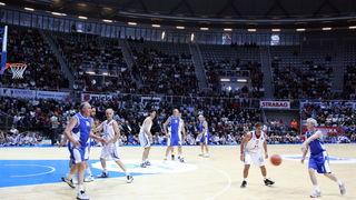 KK Zadar – Real Madrid, umirovljenje dresova 10 (Giuseppe Giergia) i 11 (Kresimir Cosic), Foto; Mladen Malik KK Zadar – Real Madrid, umirovljenje dresova 10 (Giuseppe Giergia) i 11 (Kresimir Cosic), Foto; Mladen Malik