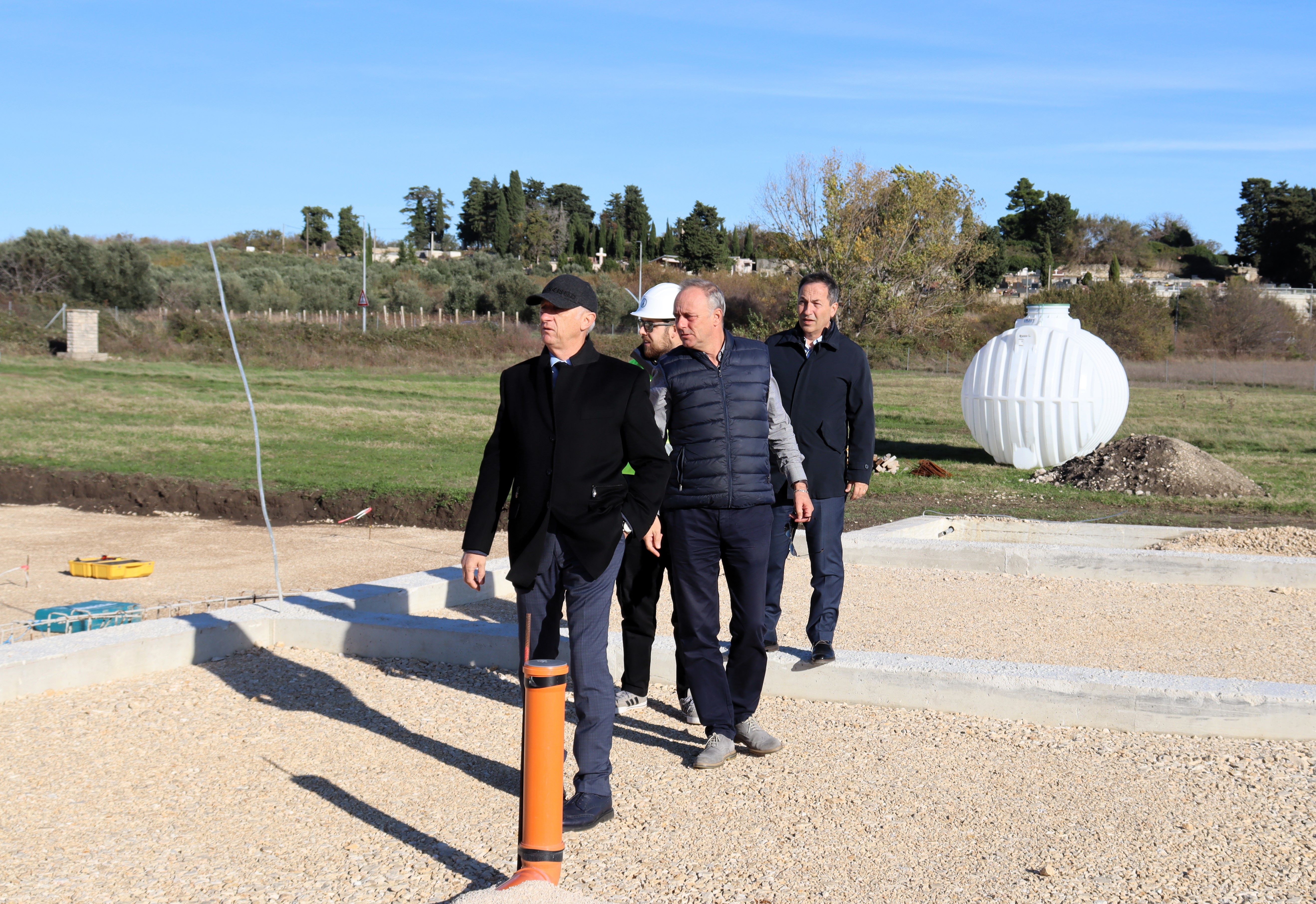 Obilazak azila na Bokanjcu i Poljoprivredno-edukacijskog centra u Zemuniku Obilazak azila na Bokanjcu i Poljoprivredno-edukacijskog centra u Zemuniku
