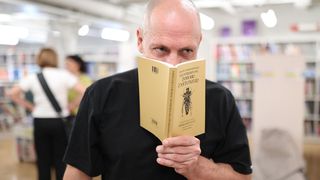 Boris Dežulović predstavio svoju novu knjigu Život i snoviđenja neustrašivog žohara Zaštomira Boris Dežulović predstavio svoju novu knjigu Život i snoviđenja neustrašivog žohara Zaštomira