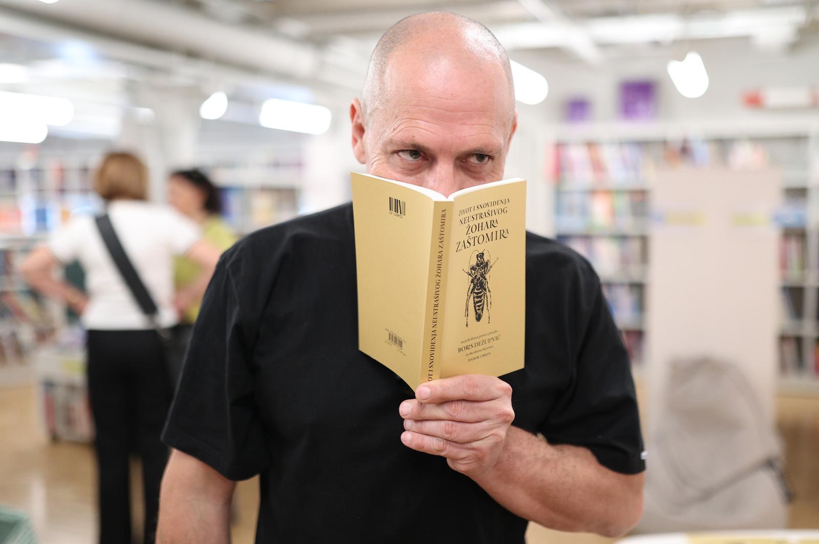 Boris Dežulović predstavio svoju novu knjigu Život i snoviđenja neustrašivog žohara Zaštomira Boris Dežulović predstavio svoju novu knjigu Život i snoviđenja neustrašivog žohara Zaštomira