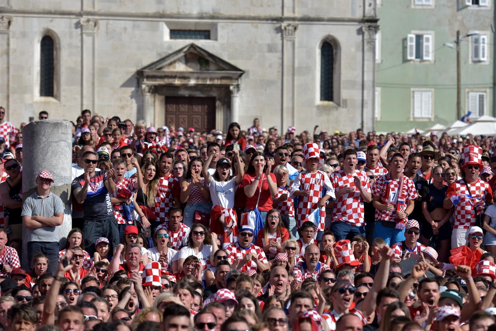 Tisuće Zadrana na Forumu navijalo za Vatrene u finalu Svjetskog prvenstva Tisuće Zadrana na Forumu navijalo za Vatrene u finalu Svjetskog prvenstva