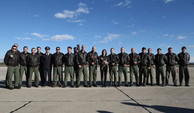 Zadar, 031212. Zrakoplovna baza, vojarna Zemunik. Promocija prvih samostalnih letova 18. narastaja vojnih pilota na avionima Pilatus PC-9 M i helikopterima BELL 206 B. Tradicionalno i ove godine kadetima ce cestitku uputiti kuma narastaja, a rijec je o po