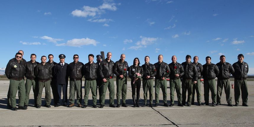 Zadar, 031212. Zrakoplovna baza, vojarna Zemunik. Promocija prvih samostalnih letova 18. narastaja vojnih pilota na avionima Pilatus PC-9 M i helikopterima BELL 206 B. Tradicionalno i ove godine kadetima ce cestitku uputiti kuma narastaja, a rijec je o po