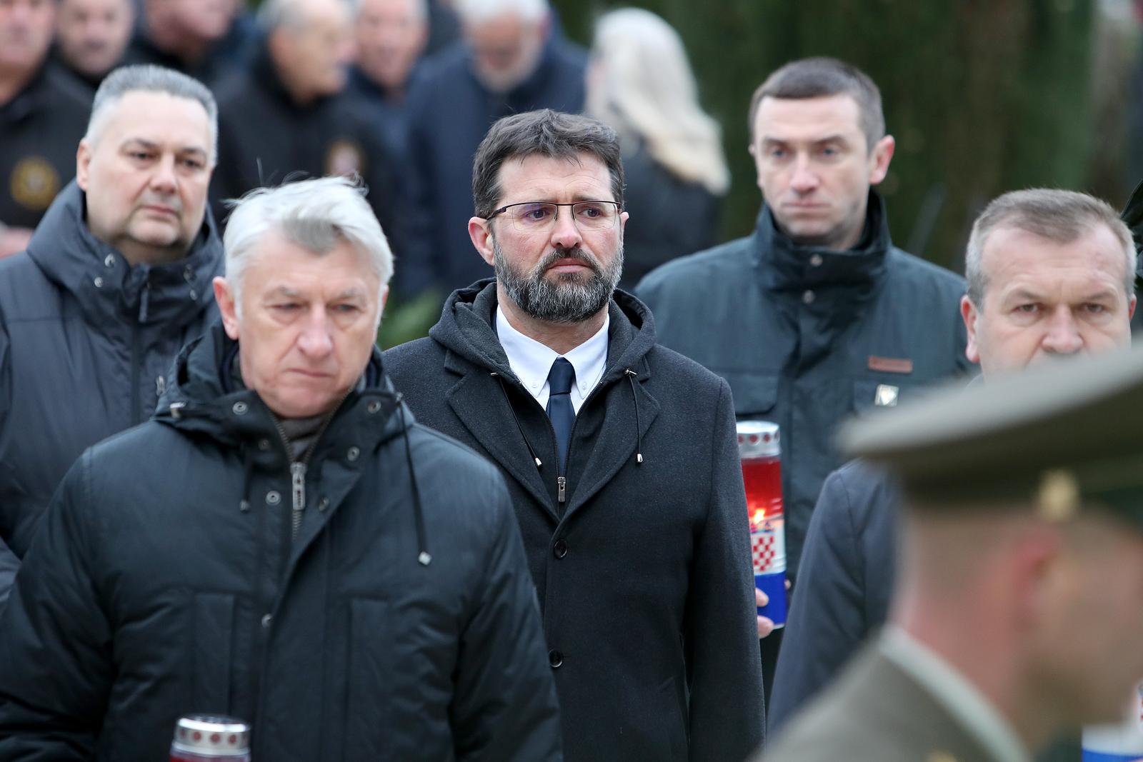 Na Gradskom groblju odana počast poginulim hrvatskim braniteljima povodom 30. obljetnice VRO Maslenica Na Gradskom groblju odana počast poginulim hrvatskim braniteljima povodom 30. obljetnice VRO Maslenica