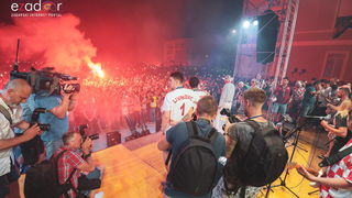 Zadar priredio čudesan doček svojim Vatrenim herojima (1)