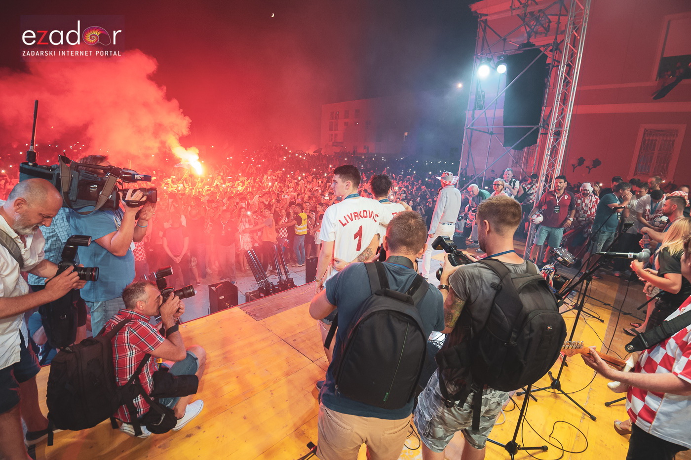 Zadar priredio čudesan doček svojim Vatrenim herojima (1)