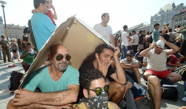 Izbjeglice i imigranti na željezničkom kolodvoru Keleti ulicama Budimpešte, Photo: Marko Jurinec/PIXSELL