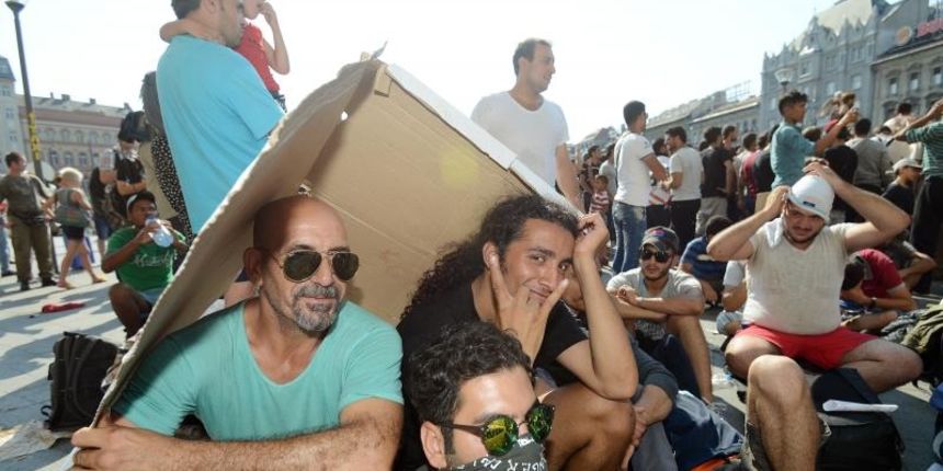 Izbjeglice i imigranti na željezničkom kolodvoru Keleti ulicama Budimpešte, Photo: Marko Jurinec/PIXSELL