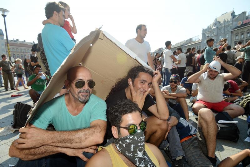 Izbjeglice i imigranti na željezničkom kolodvoru Keleti ulicama Budimpešte, Photo: Marko Jurinec/PIXSELL Izbjeglice i imigranti na željezničkom kolodvoru Keleti ulicama Budimpešte, Photo: Marko Jurinec/PIXSELL