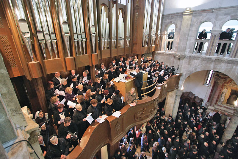 Posljednji ispraćaj nadbiskupa Ivana Prenđe (foto: Marin Gospić)