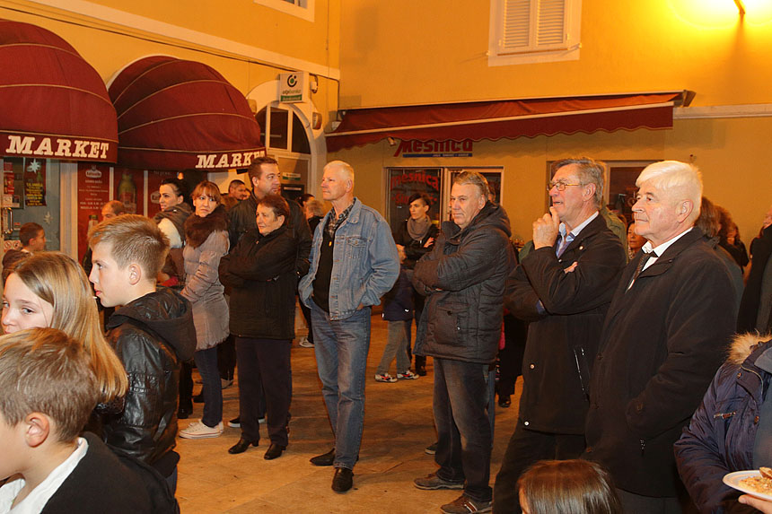 Bibinje: Božićni sajam na Trgu Franje Tuđmana Bibinje: Božićni sajam na Trgu Franje Tuđmana