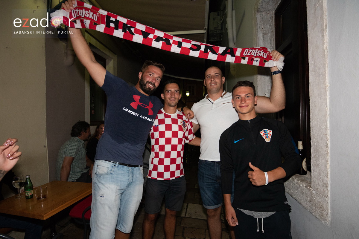 Čudesna noć: Velika fešta ulicama Zadra nakon plasmana Vatrenih u finale SP Čudesna noć: Velika fešta ulicama Zadra nakon plasmana Vatrenih u finale SP