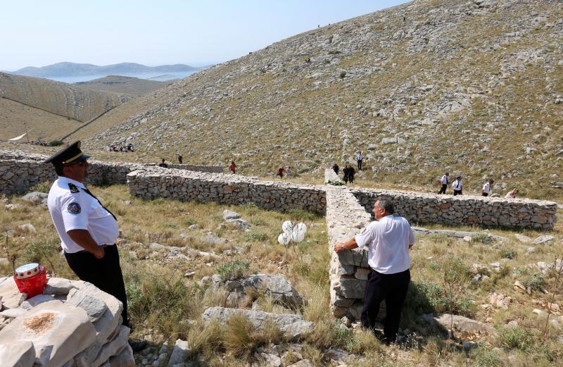 30.08.2015., Kornati – Na otoku Kornatu obiljezena je 8. obljetnica stradanja 12 vatrogasaca iz Sibenika, Vodica i Tisnog. Photo: Dusko Jaramaz/PIXSELL 30.08.2015., Kornati – Na otoku Kornatu obiljezena je 8. obljetnica stradanja 12 vatrogasaca iz Sibenika, Vodica i Tisnog. Photo: Dusko Jaramaz/PIXSELL