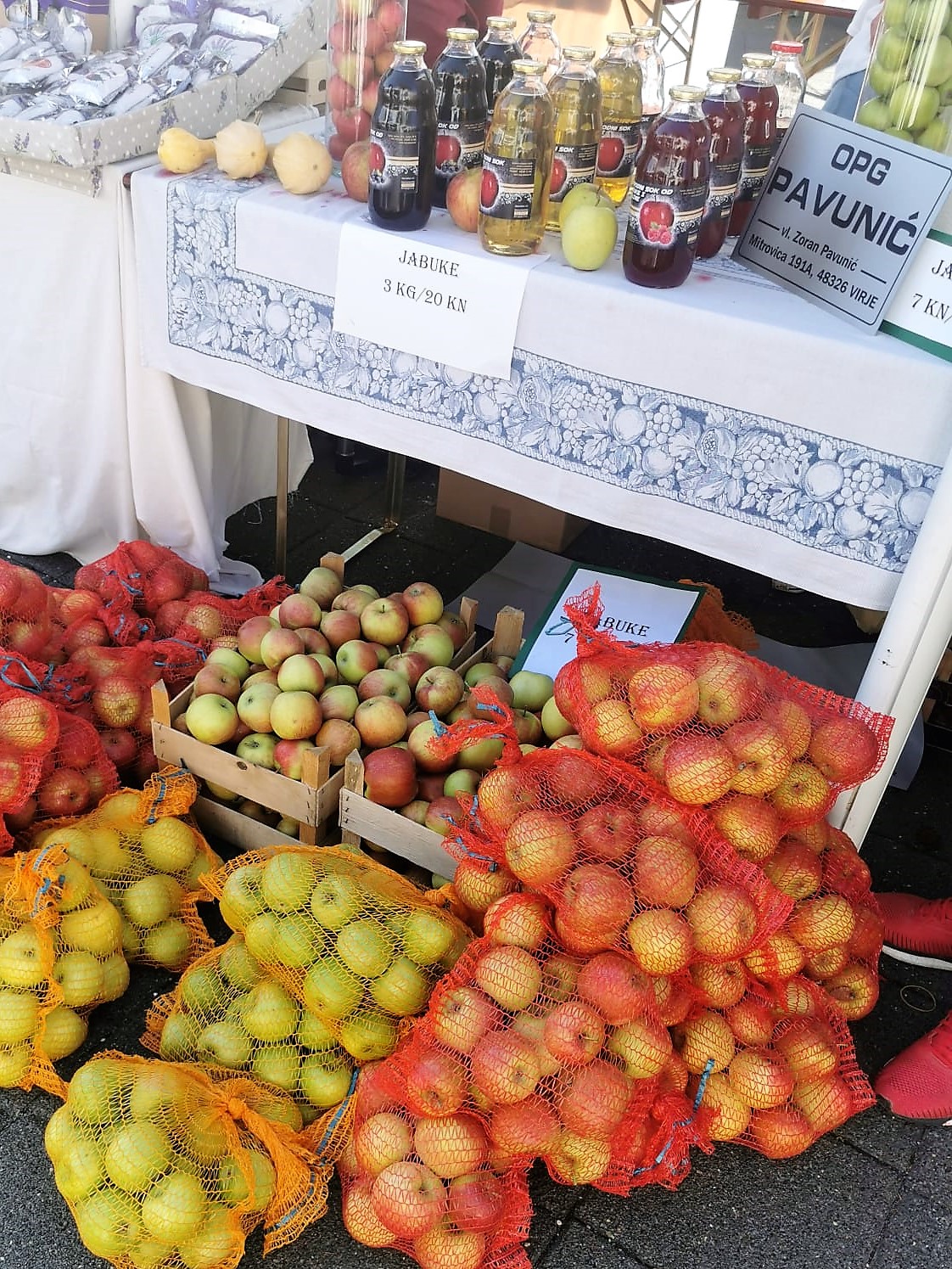 Posjetili smo manifestaciju Jesen u Lici Posjetili smo manifestaciju Jesen u Lici