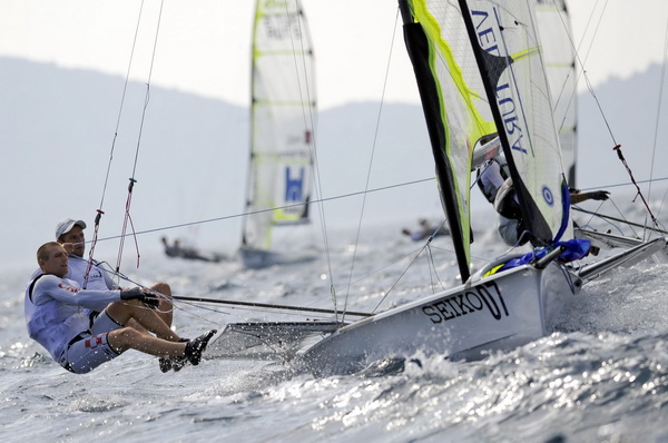 Zadar, 040909.
Europsko prvenstvo u jedrenju za klasu 49er 2009.
Dan kakav pravi jedrlicar moze samo pozeljeti. U zadarskom kanalu jugo preko 20 cvorova. jedrio se peti dan europskog prvenstva u jedrenju za klasu 49er. Odvozila su se cak 4 plova.
Na slici