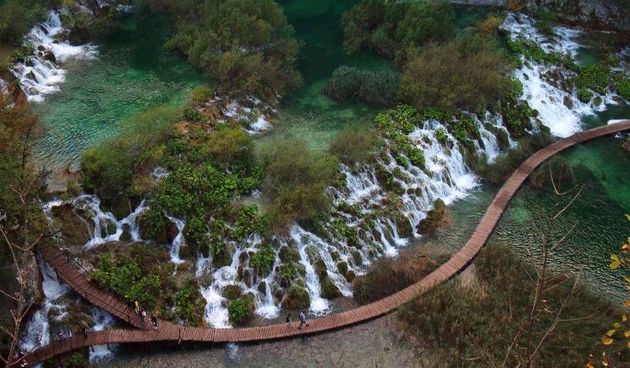 Nacionalni park Plitvicka jezera posjetiteljima nudi posjet po simbolicnoj cijeni od 25 kuna povodom obiteljskog tjedna. Primamljivu ponudu i toplo vrijeme iskoristili su mnogi turisti. Photo: Borna Filic/PIXSELL