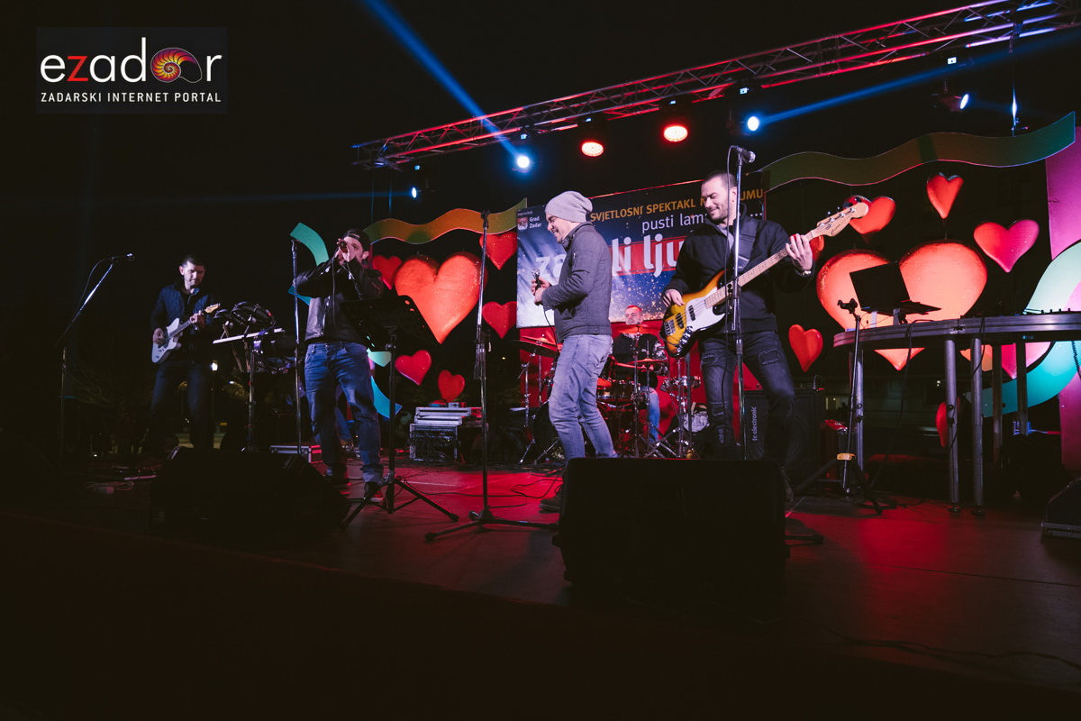 Humanitarni svjetlosni spektakl “Zaželi ljubav 2018.” @ Forum