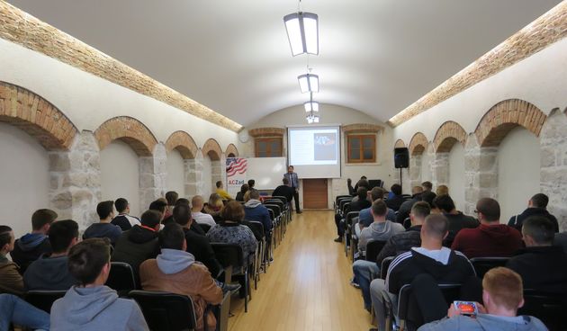 dr Matthew Lee u Pomorskoj školi Zadar