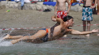 Split, 120611.
Na splitskim Bacvicama odrzano je 7. Prvenstvo svita u piciginu. Naslov pobjednika drugu godinu za redom osvojila je ekipa A1.
Na fotografiji: Goran Karan.
Foto: Ante Cizmic / CROPIX Split, 120611.
Na splitskim Bacvicama odrzano je 7. Prvenstvo svita u piciginu. Naslov pobjednika drugu godinu za redom osvojila je ekipa A1.
Na fotografiji: Goran Karan.
Foto: Ante Cizmic / CROPIX