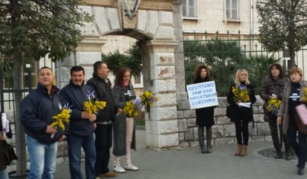 Braniteljske udruge liječnicima donijele cvijeće