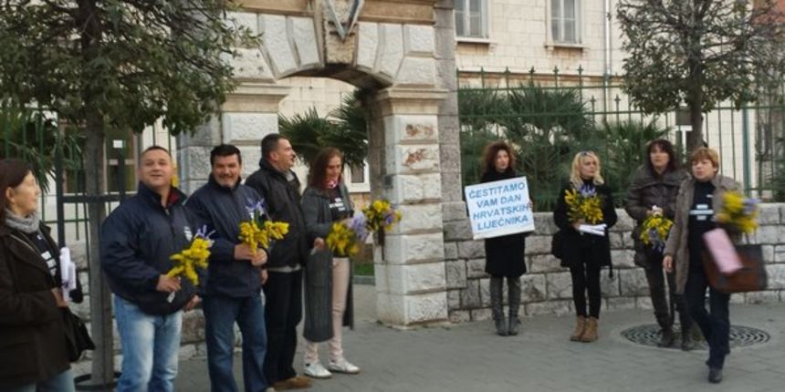 Braniteljske udruge liječnicima donijele cvijeće