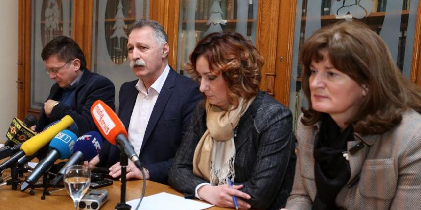 17.02.2014., Zagreb – U dvorani Hrvatskog sumarskog drustva odrzana je konferencija za novinare Matice hrvatskih sindikata na temu nove najave smanjenja placa u javnim sluzbama. Photo: Anto Magzan/PIXSELL 17.02.2014., Zagreb – U dvorani Hrvatskog sumarskog drustva odrzana je konferencija za novinare Matice hrvatskih sindikata na temu nove najave smanjenja placa u javnim sluzbama. Photo: Anto Magzan/PIXSELL