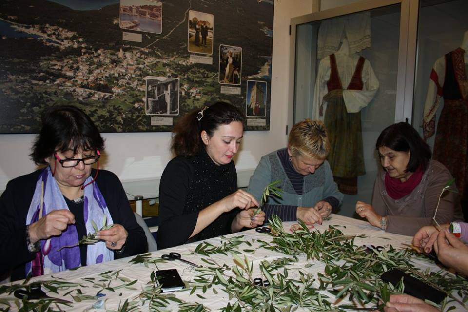 Radionica pletenja maslininih grančica, foto: NMZ arhiva Radionica pletenja maslininih grančica, foto: NMZ arhiva