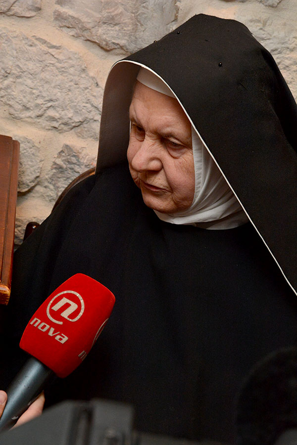 Gradonačelnik Kalmeta posjetio benediktinke; foto Iva Perinčić Gradonačelnik Kalmeta posjetio benediktinke; foto Iva Perinčić