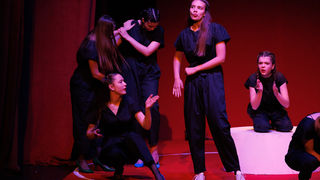 Igrajmo se: Zabranjeno mlađima od 15 strana A