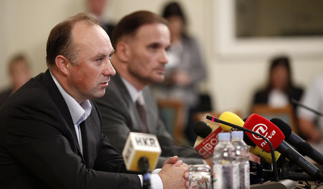 Zagreb, 140910. Sjednica Saborskog istraznog povjerenstva za utvrdjivanje cinjenica u vezi s privatizacijom INA-e te svih ugovora izmedju Vlade RH i MOL-a. Na slici: Damir Polancec, bivsi potpredsjednik Vlade i ministar gospodarstva, dosao je u pratnji sv