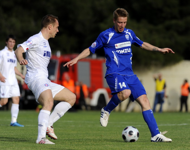 Sibenik ,050510.
Stadion Subicevac.
Druga utakmica finala Kupa RH NK Sibenik NK Hajduk (Split).
Na slici: igrac Sibenika Stipe Bacelic Grgic i Srdjan Andric igrac Hajduka.
Foto: Niksa Stipanicev / CROPIX