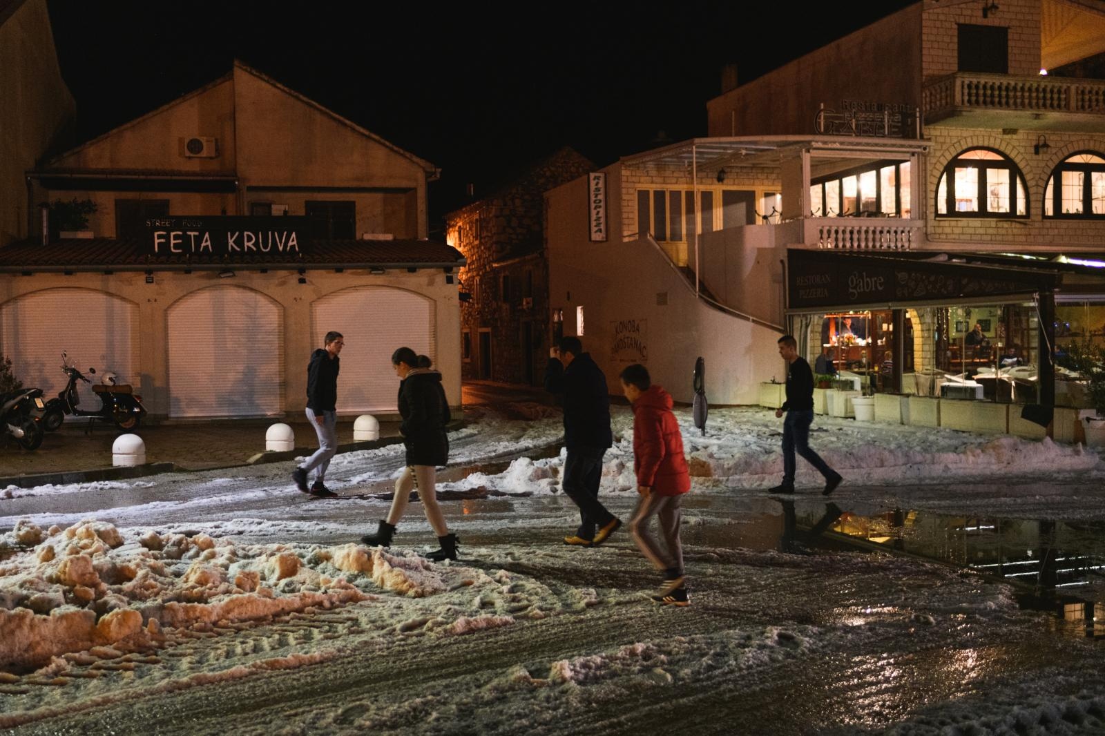 U Pakoštanima padala tuča više od 30 minuta i zabijelila cijelo mjesto U Pakoštanima padala tuča više od 30 minuta i zabijelila cijelo mjesto