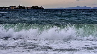Kiteri i surferi uživali u jakom jugu