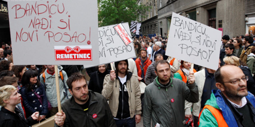 Zagreb, 20510.
Varsavska ulica.
Udruge Zelena akcija i Pravo na grad organiziraju nastavak prosvjeda gradjana zbog gradnje ulazno – izlazne rampe u Varsavskoj za garazu Hoto grupe Tomislava Horvatincica. Prosvjednici su sa koferima krenuli prema zgradi Dr Zagreb, 20510.
Varsavska ulica.
Udruge Zelena akcija i Pravo na grad organiziraju nastavak prosvjeda gradjana zbog gradnje ulazno – izlazne rampe u Varsavskoj za garazu Hoto grupe Tomislava Horvatincica. Prosvjednici su sa koferima krenuli prema zgradi Dr