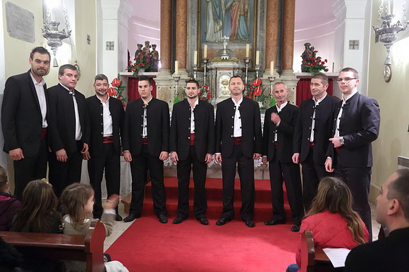 “Božićna čarolija” – koncert klapa u petrčanskoj crkvi sv. Ivana i Pavla “Božićna čarolija” – koncert klapa u petrčanskoj crkvi sv. Ivana i Pavla