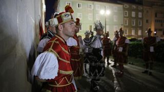 05.07.2013., Zadar – Na Trgu opatice Cike, ispred crkve svete Marije, gostovalo je Hrvatsko glazbeno drustvo sveta Cecilija iz Korcule. Izveli su tradicionalnu moresku, romanticni ples s macevima. Photo: Filip Brala/PIXSELL