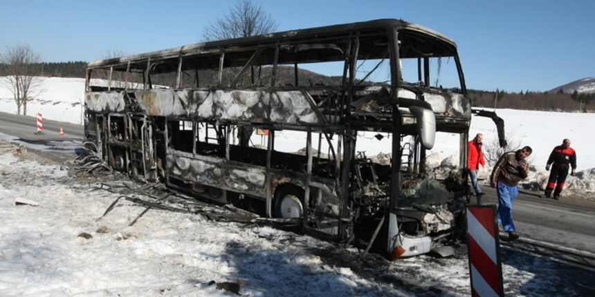Zapaljen srpski autobus, Foto: Vladimir Ivanov