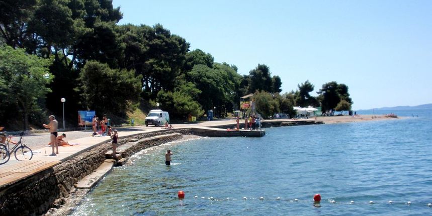Postavljena rampa za osobe s invaliditetom na plaži Kolovare
