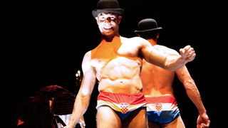 Zagreb, 291011.
Veceras je u staroj tvornici Jedinstvo odrzana jos jedna vecer 7. Festivala novog cirkusa, koji traje od 25.10. do 30.10. Veceras je odrzana cabaret predstava Red room.
Na fotografiji: nastup akrobata English Gents.
Foto: Admir Buljubasic Zagreb, 291011.
Veceras je u staroj tvornici Jedinstvo odrzana jos jedna vecer 7. Festivala novog cirkusa, koji traje od 25.10. do 30.10. Veceras je odrzana cabaret predstava Red room.
Na fotografiji: nastup akrobata English Gents.
Foto: Admir Buljubasic