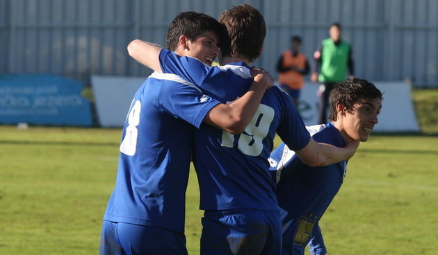 Zadar, 060413. 
Stadion na Stanovima.
Utakmica 26. kola prve HNL izmedju NK Zadar i NK Istra. Na fotografiji: slavlje igraca Zadra –  Stipe Perica, Igor Prahic i Luka Begonja.
Foto: Jure Miskovic / CROPIX