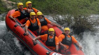 Peta Hrvatska rafting regata Zrmanja 2010, koja se odrzala na raftig stazi od Mlina Zegarskih do Muskovaca, i ove je godin humanitarnog karaktera, a dio prikupljenih sredstava i prihod od humanitarne aukcije slika ide za Djecji vrtic za djecu s teskocama
