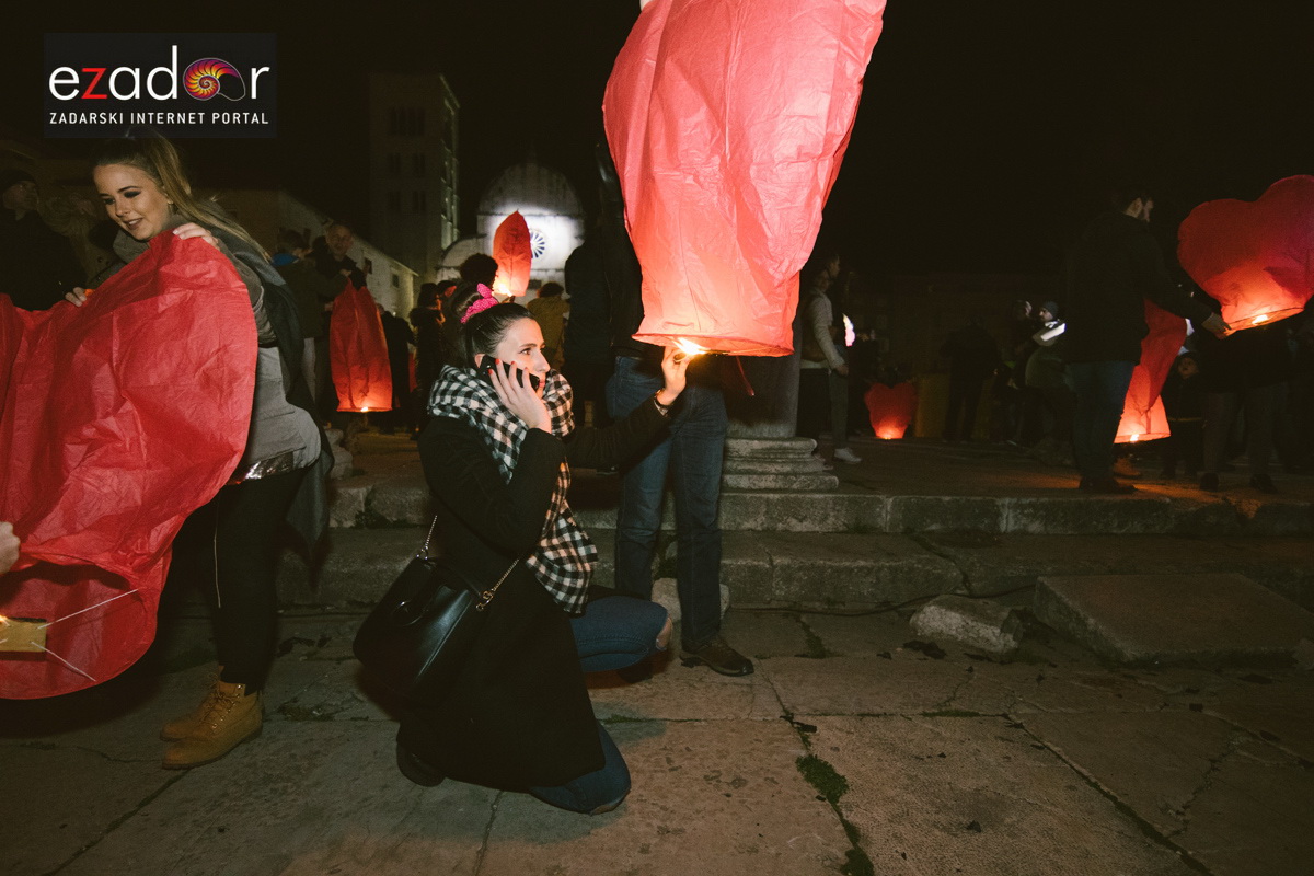 Humanitarni svjetlosni spektakl “Zaželi ljubav 2018.” @ Forum